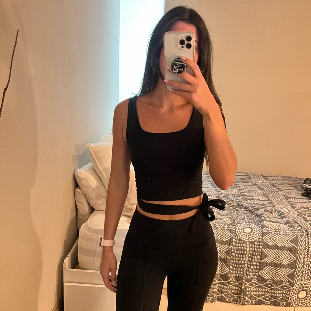 Lululemon crop top